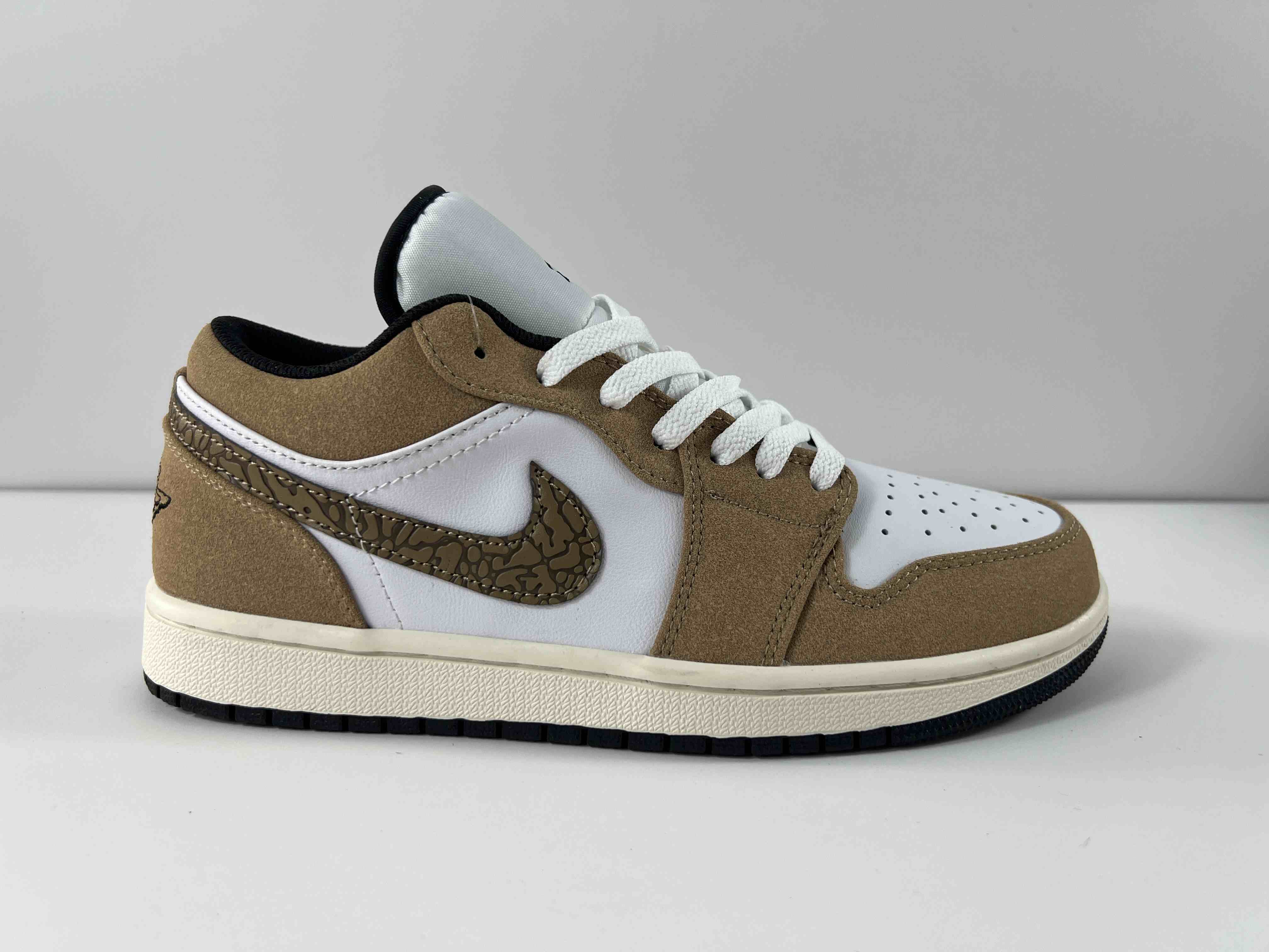 Air Jordan 1 White Brown   us5.5-us12 Women's shoes  DZ4130-201