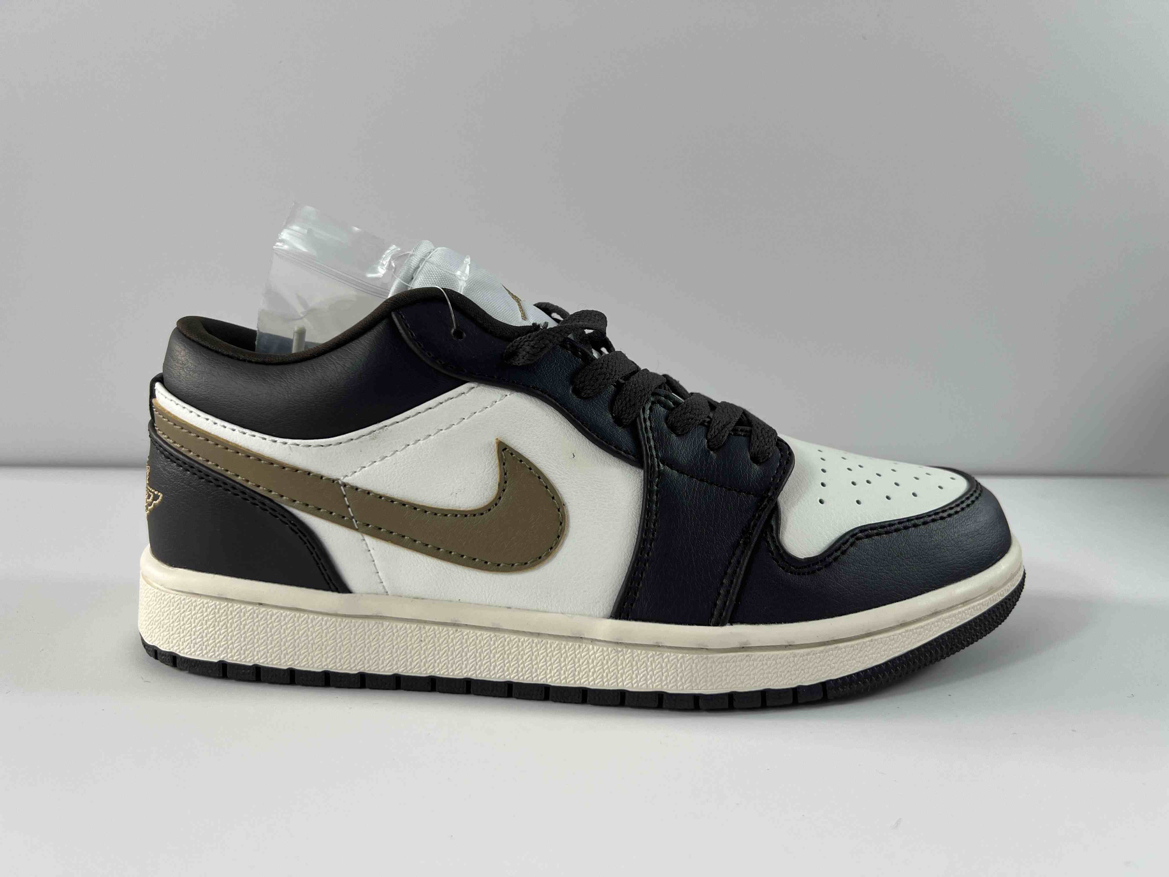 Air Jordan 1 Mocha Gold Hook   us5.5-us12 Women's shoes DC0774-200